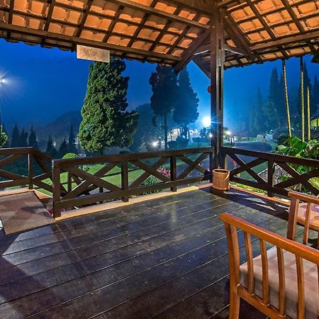 Grand Whiz Hotel Bromo Buitenkant foto