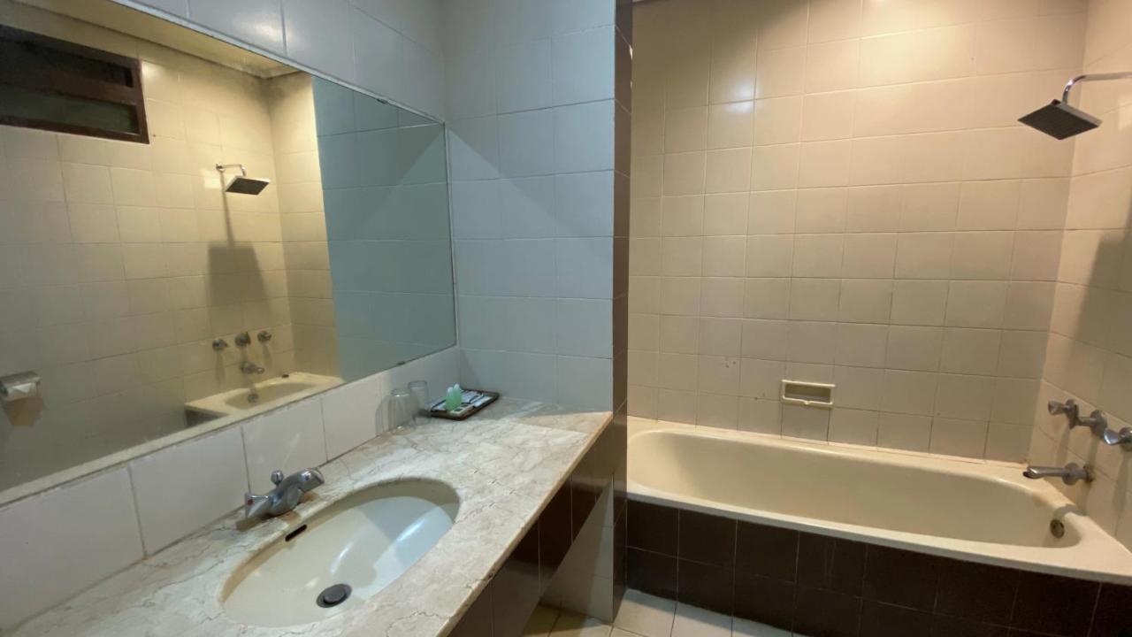 Grand Whiz Hotel Bromo Buitenkant foto